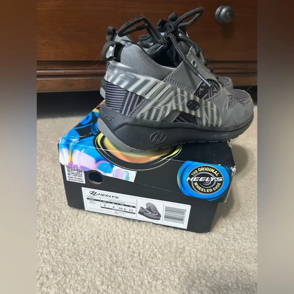 Heelys sneakers size 5